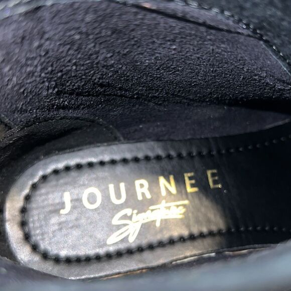 Journee Signature Arika Black Suede Back Zip Ankle Booties Size 8 New - Picture 11 of 11